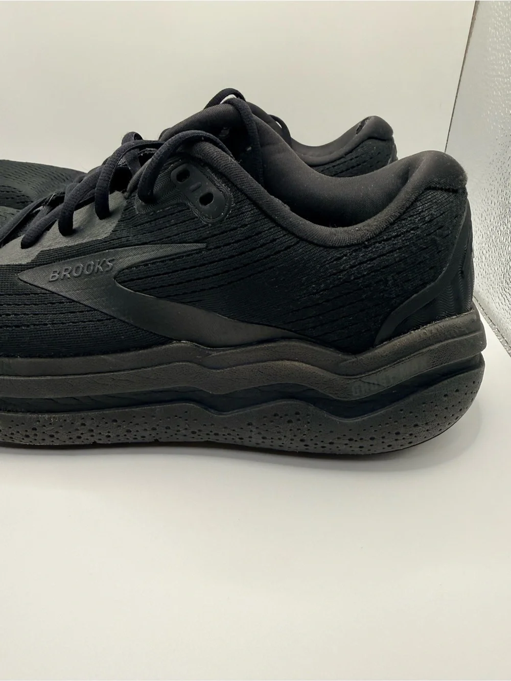 BROOKS Ghost Max 2 Black Athletic CushyRunning Walking Sneakers Size 11